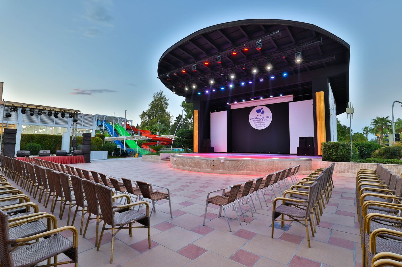 Crystal Deluxe Resort 