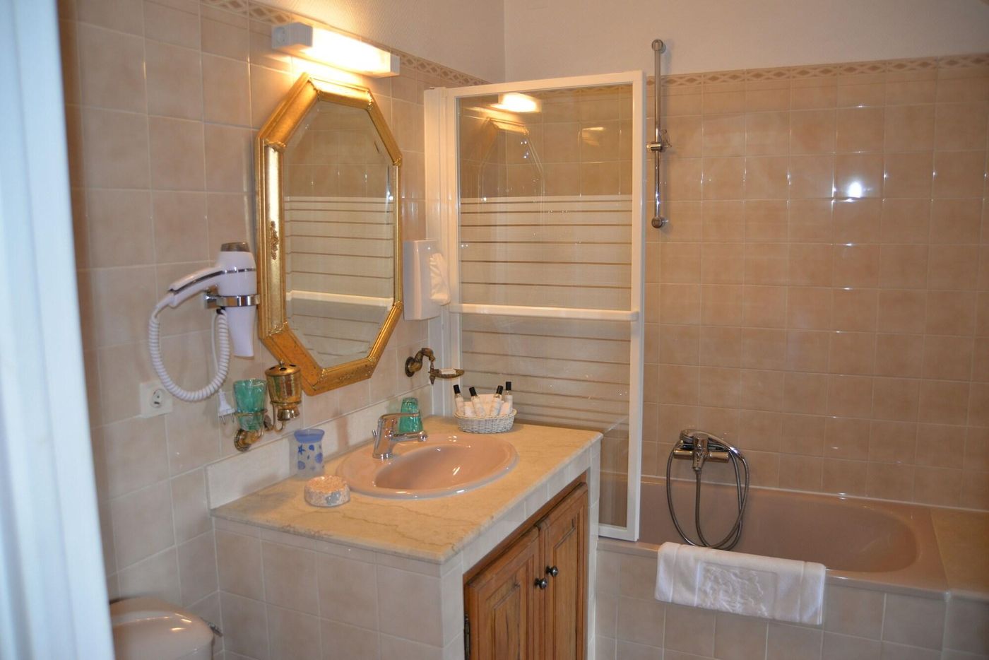 Chateau-de-Mei-Lese-Room-78