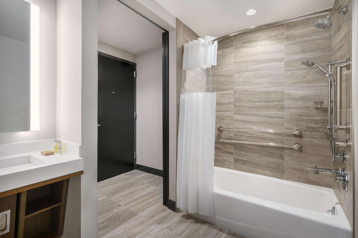 DoubleTree-by-Hilton-New-York-Times-Square-South-Room-12