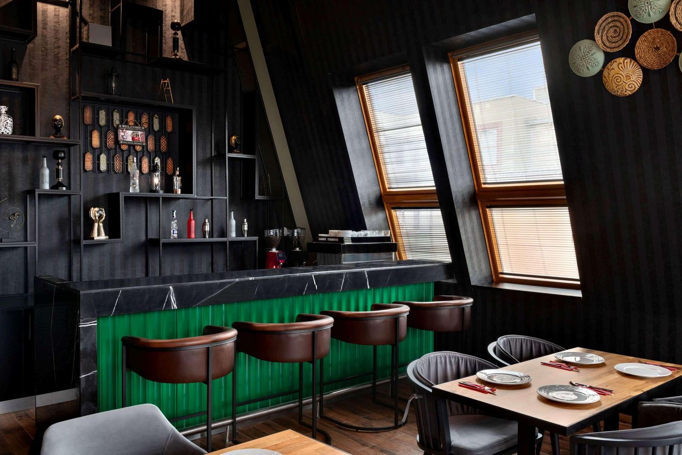 Ramada-By-Wyndham-Budapest-City-Center-Bar-8