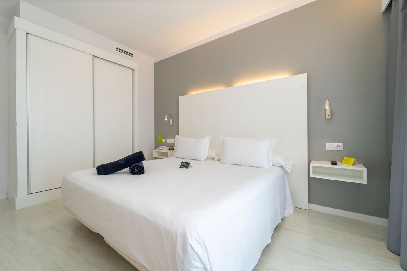 Artiem-Carlos-III-Room-21