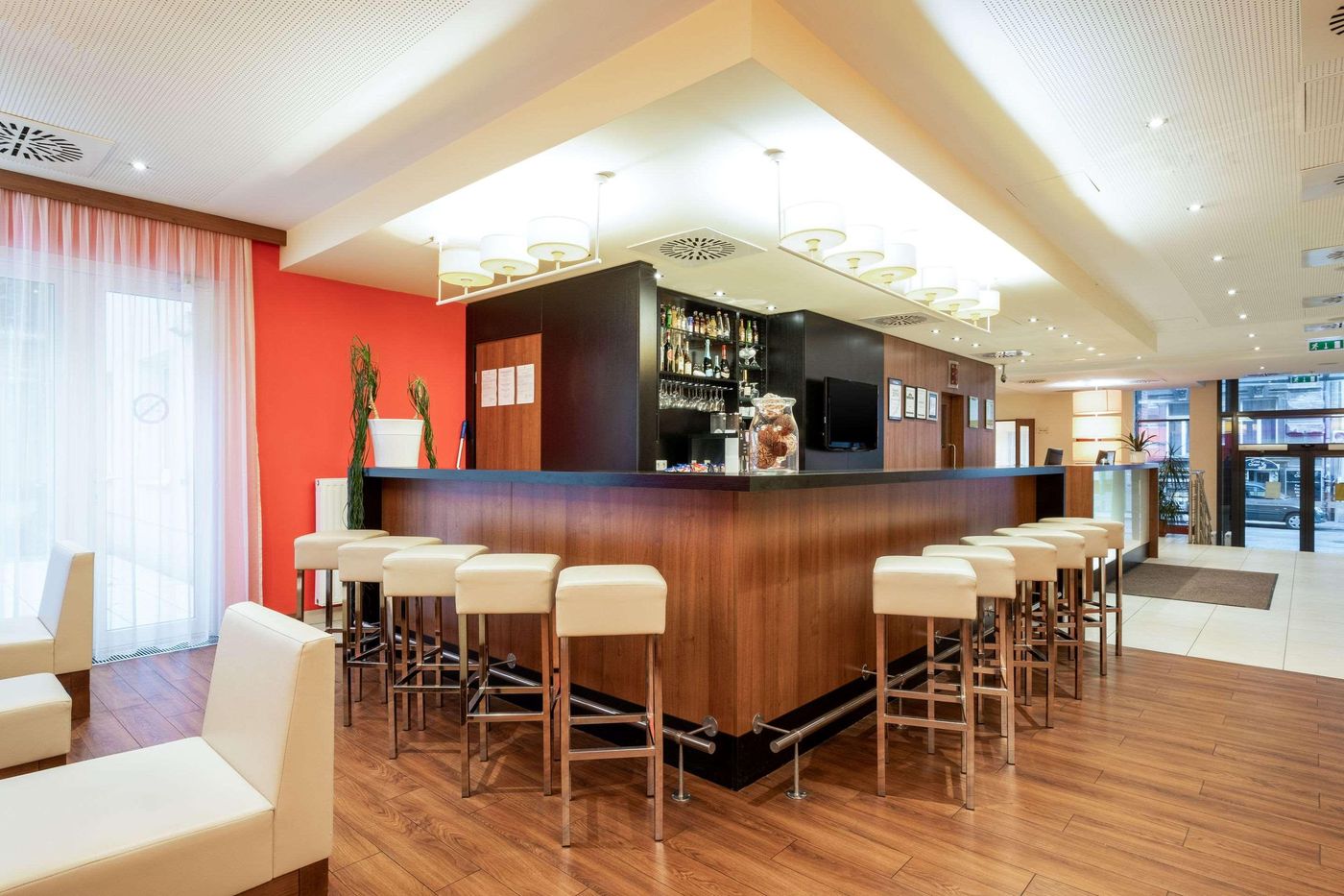 City-Hotel-Budapest-Lobby-5