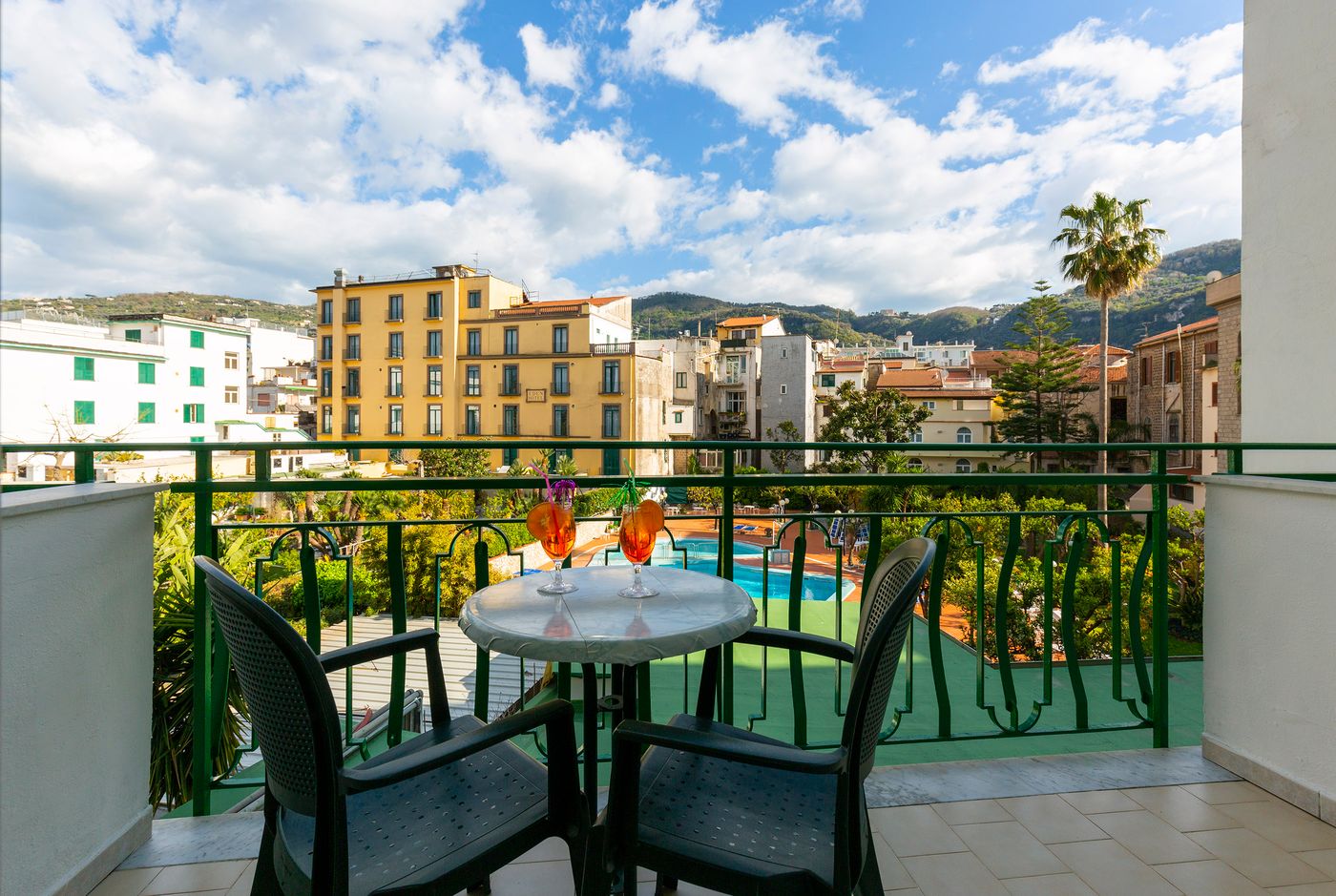 Carlton-International-Room-6