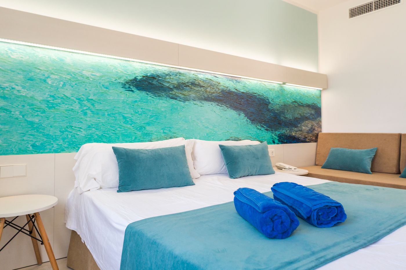 Globales-Lord-Nelson-Room-17