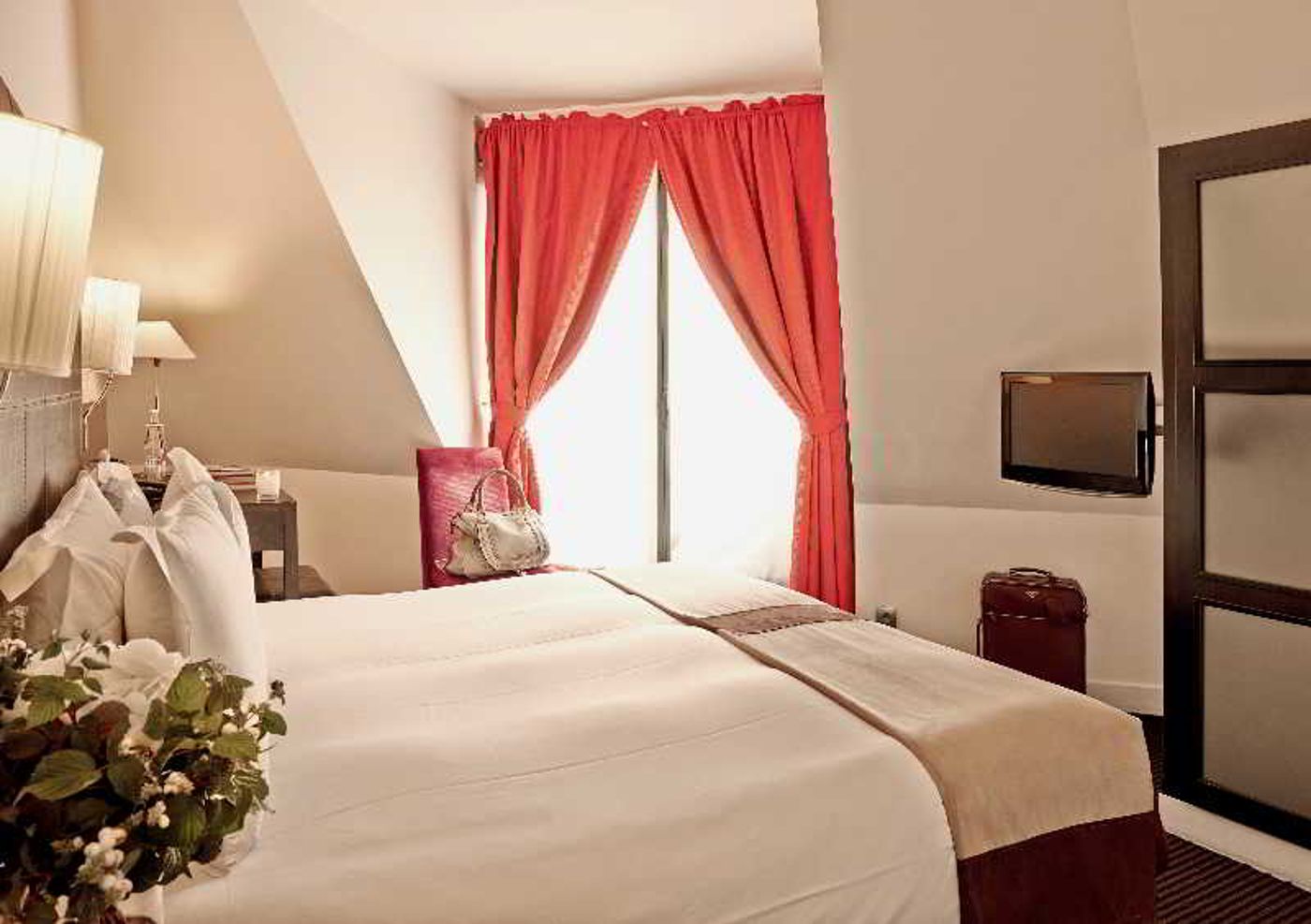 Plaza-Tour-Eiffel-Room-34