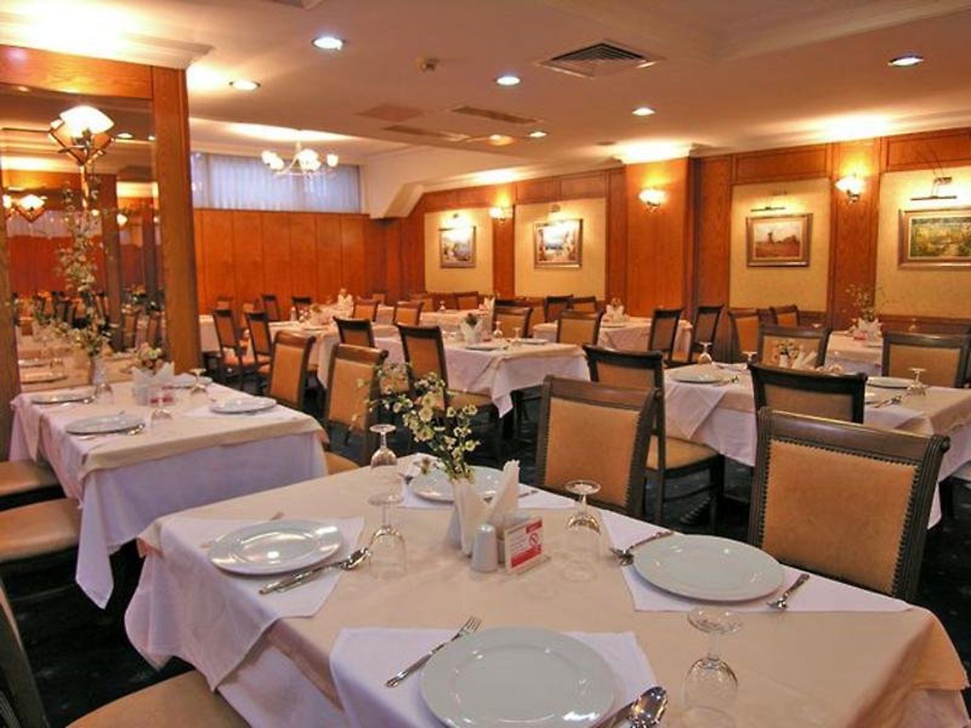 Hotel Grand Hilarium