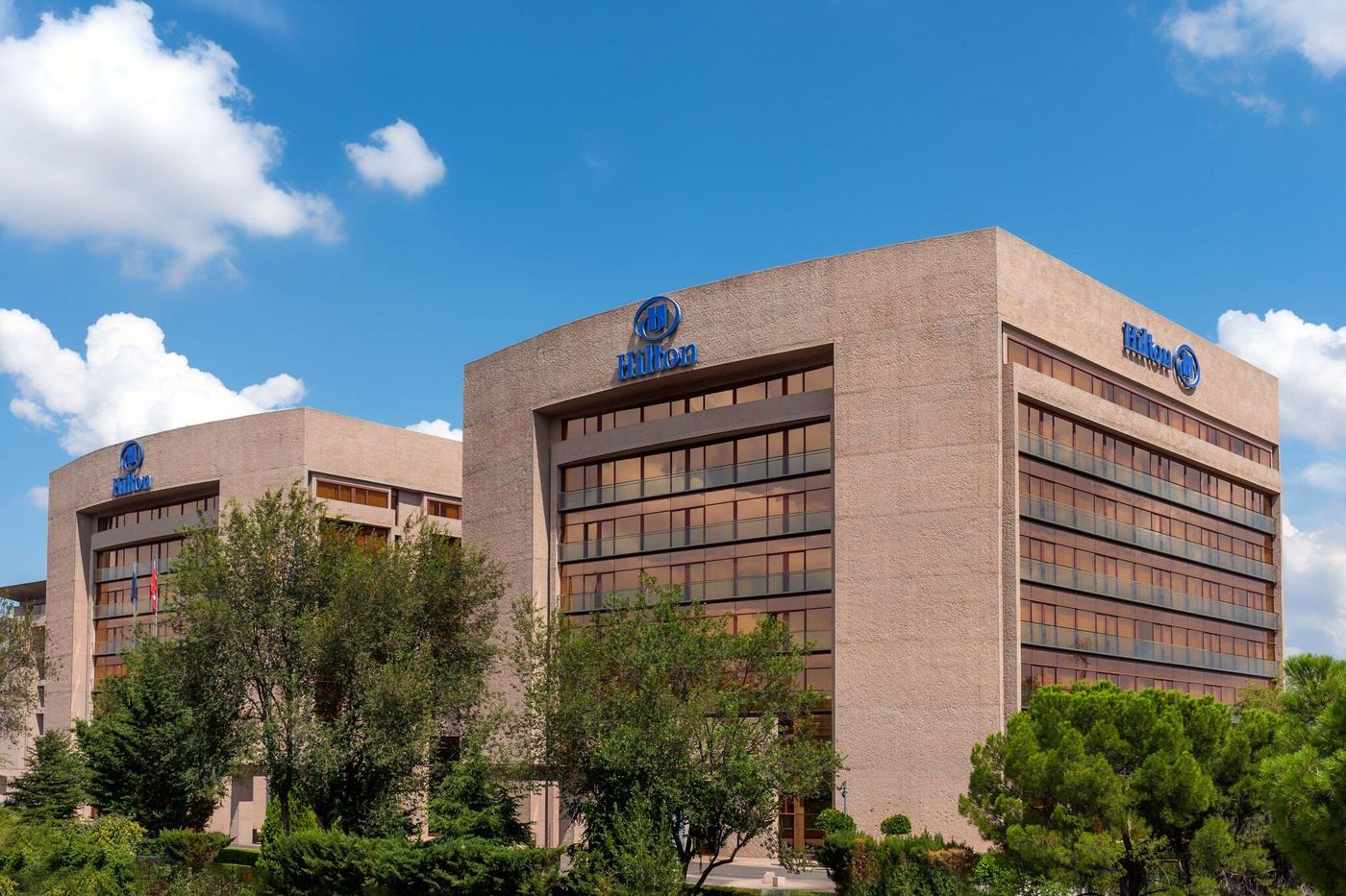 Hilton-Madrid-Airport-General-view-1