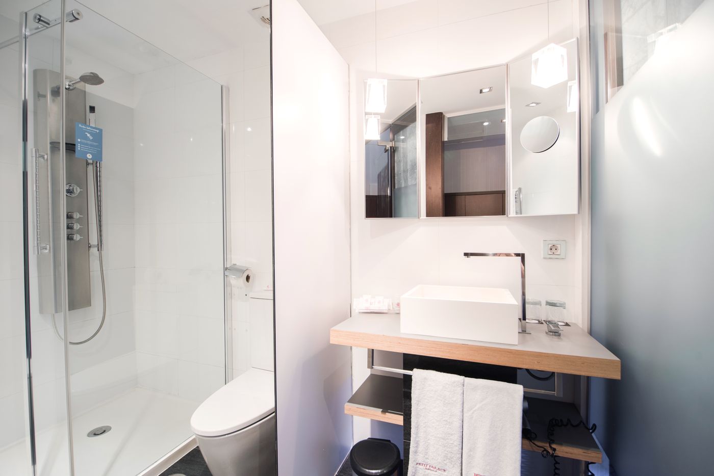 Petit-Palace-President-Castellana-Room-23