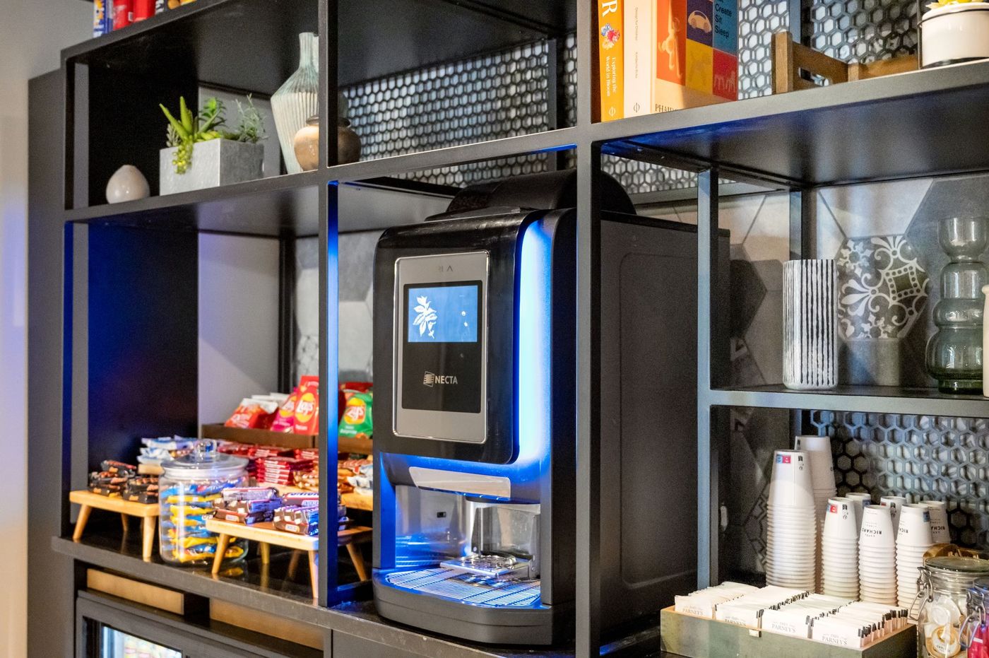 Staycity-Aparthotels-Gare-de-lEst-Bar-11