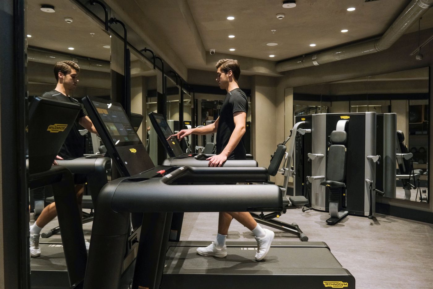 Stayso-The-House-Hotel-Sports-and-Entertainment-87