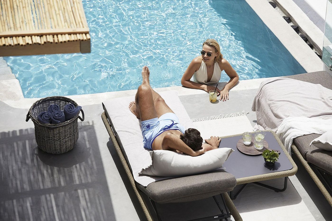 Santo-Maris-Oia--Luxury-Suites---Spa-Room-18