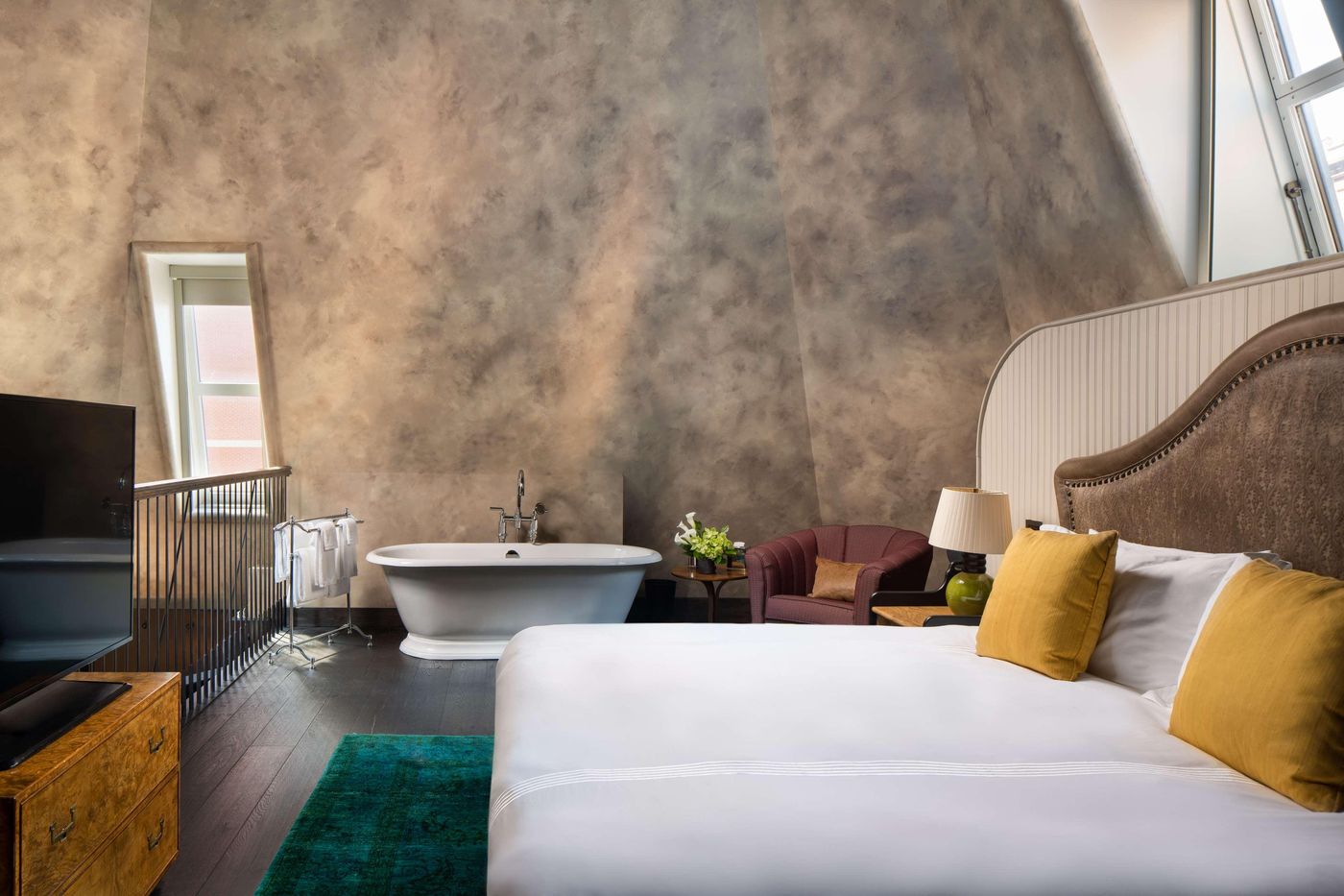 The-Beekman--A-Thompson-Hotel-Room-43