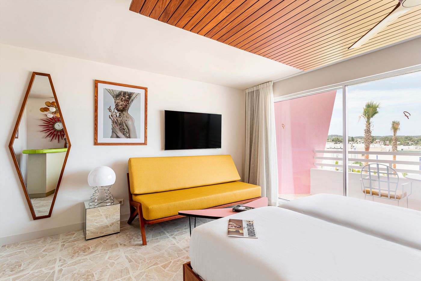 Estudios-Tropicana-Room-36