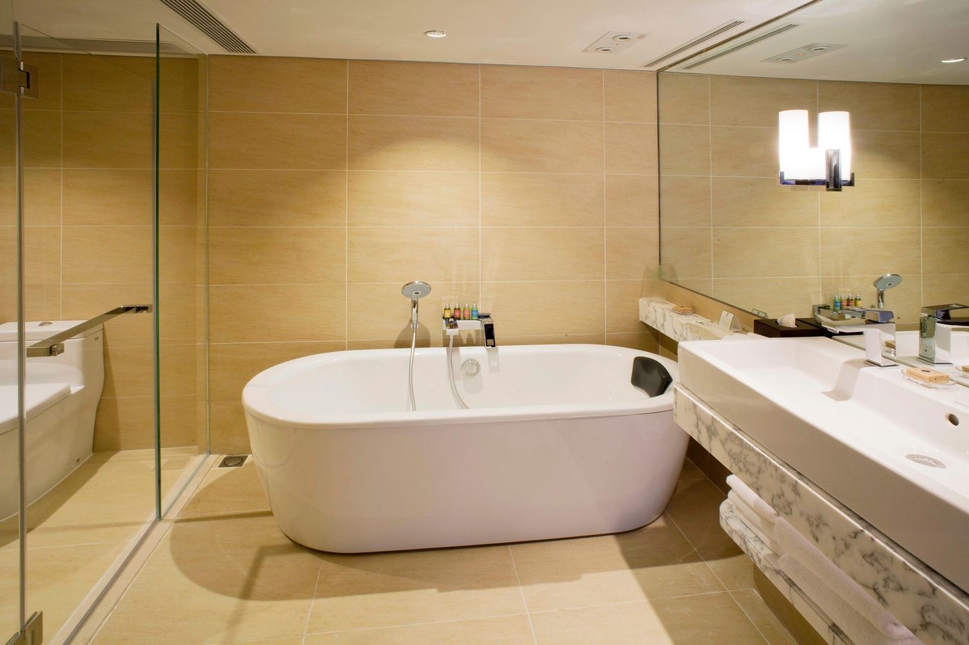 Holiday-Inn-Golden-Mile-Hong-Kong-Room-34