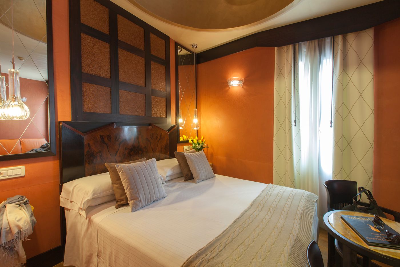 Saturnia---International-Room-35