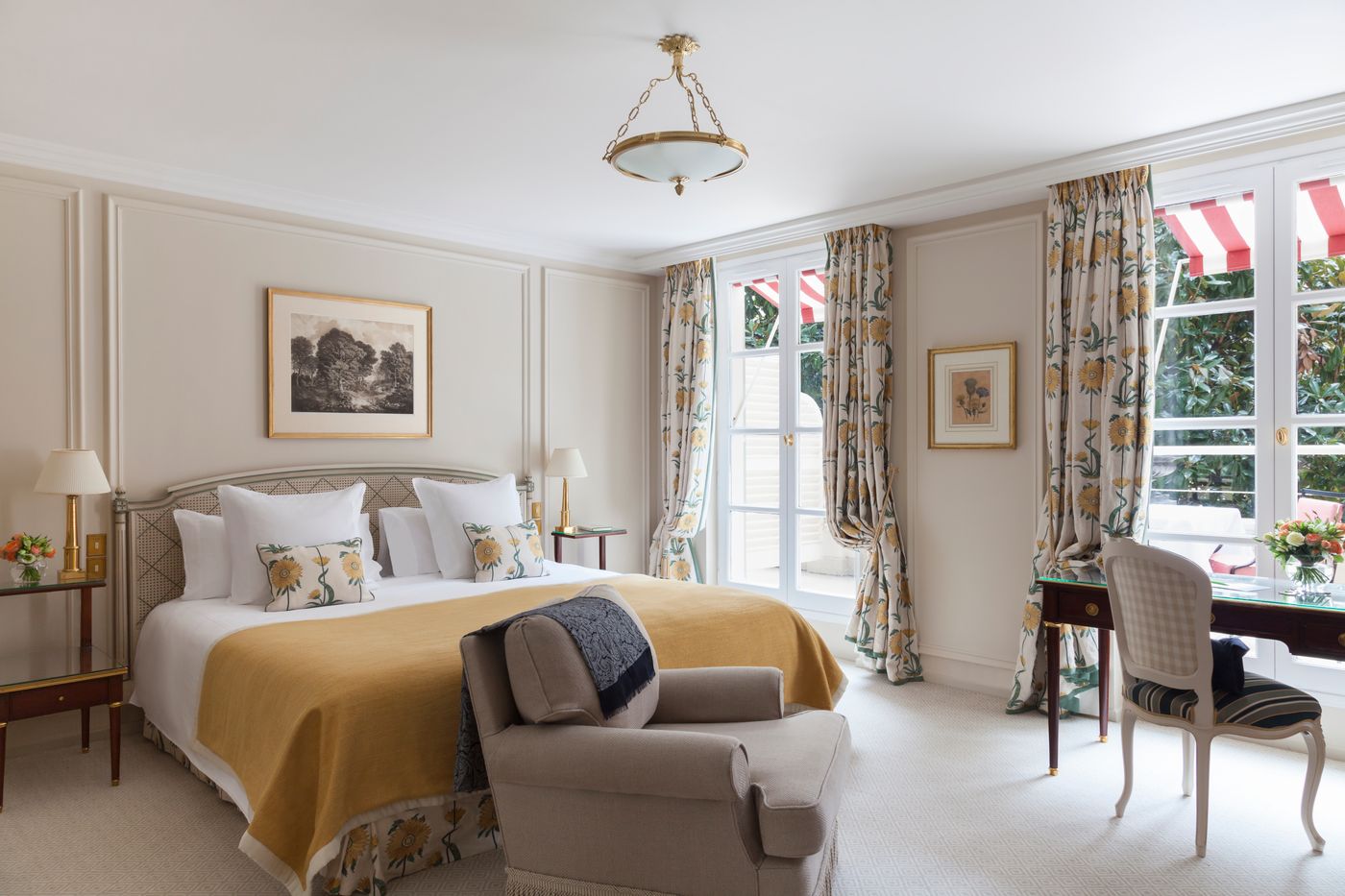 Le-Bristol-Paris-Room-39