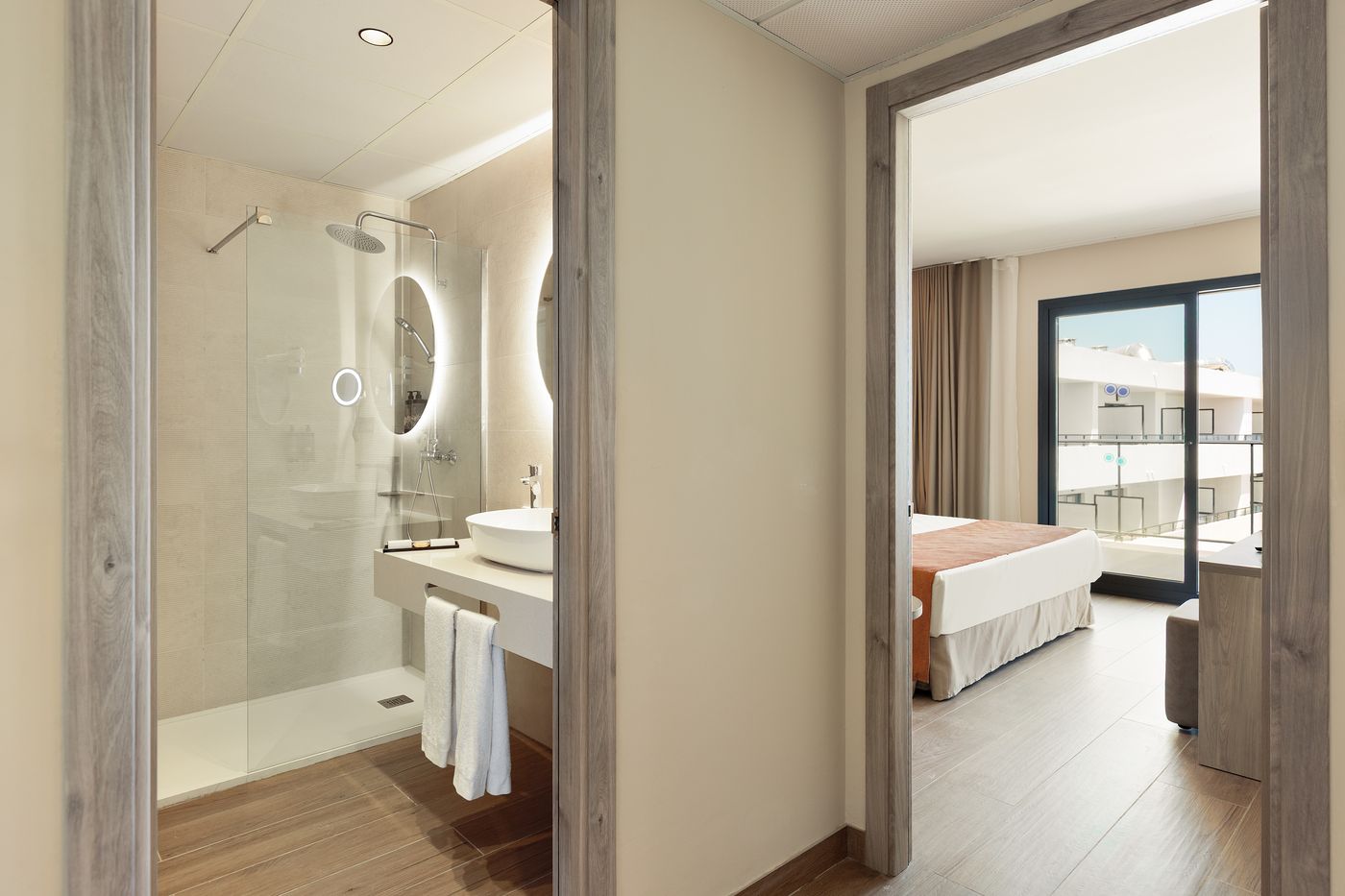 Best-Oasis-Tropical-Room-40