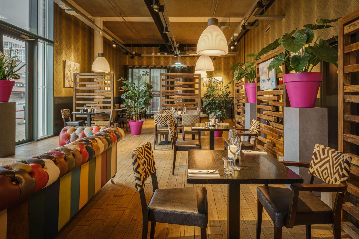 DoubleTree-by-Hilton-NDSM-Wharf-Restaurant-15