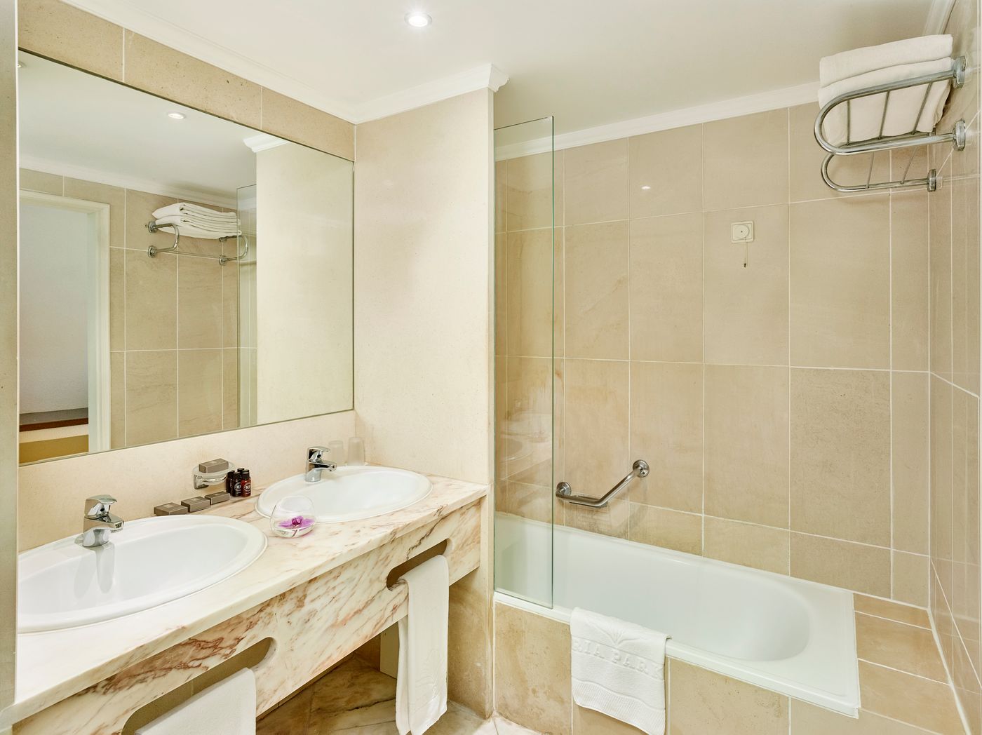 Ria-Park-Garden-Room-21