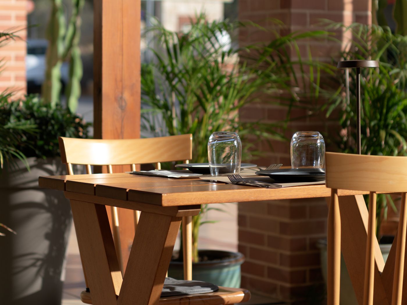 Asterias-Village-Restaurant-19