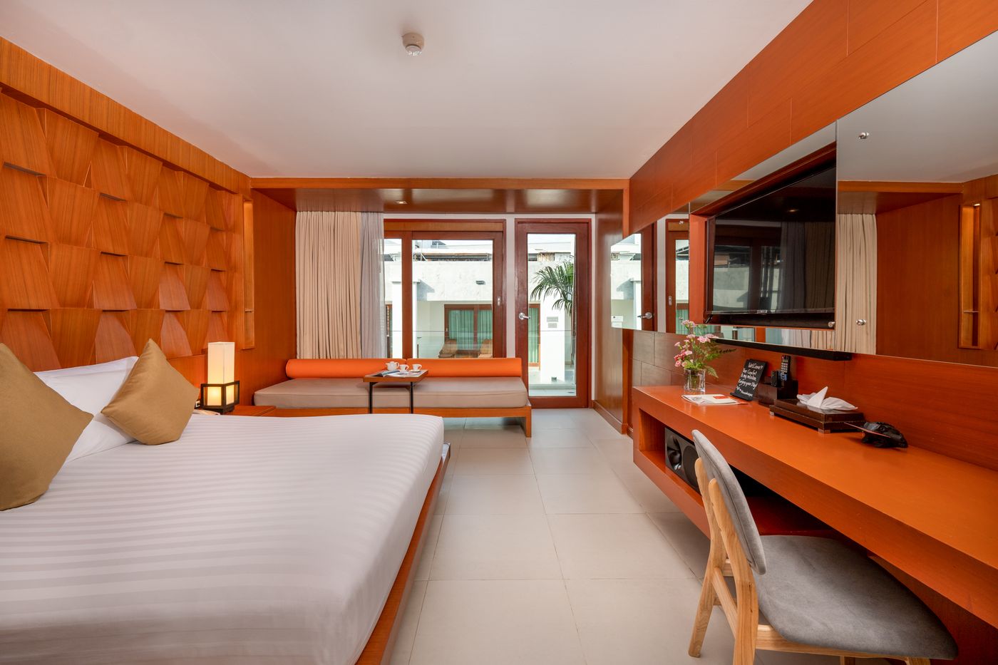 La-Flora-Resort-and-Spa-Patong-Room-19