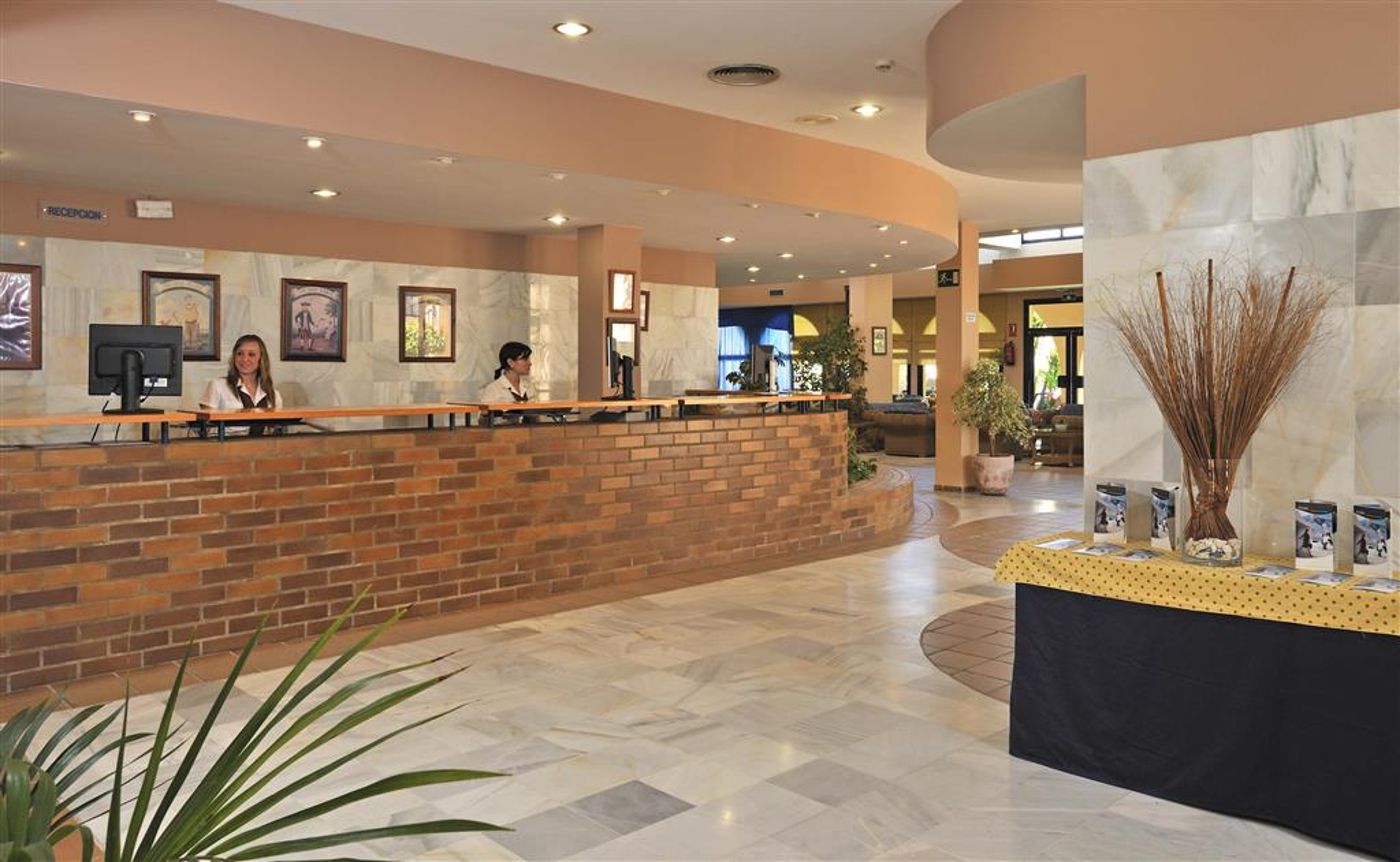 Sol-Sancti-Petri-Apartamentos-Lobby-71