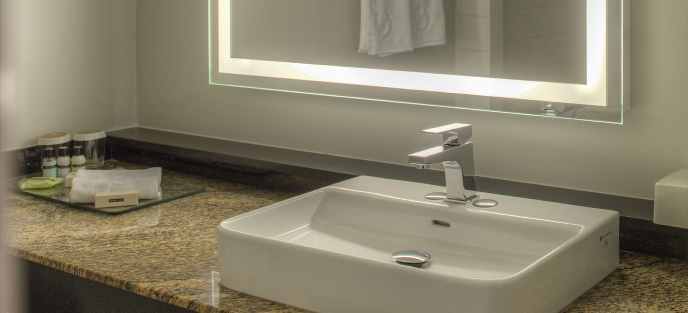 Executive-Suites-Hotel-Metro-Vancouver-Burnaby-Room-25