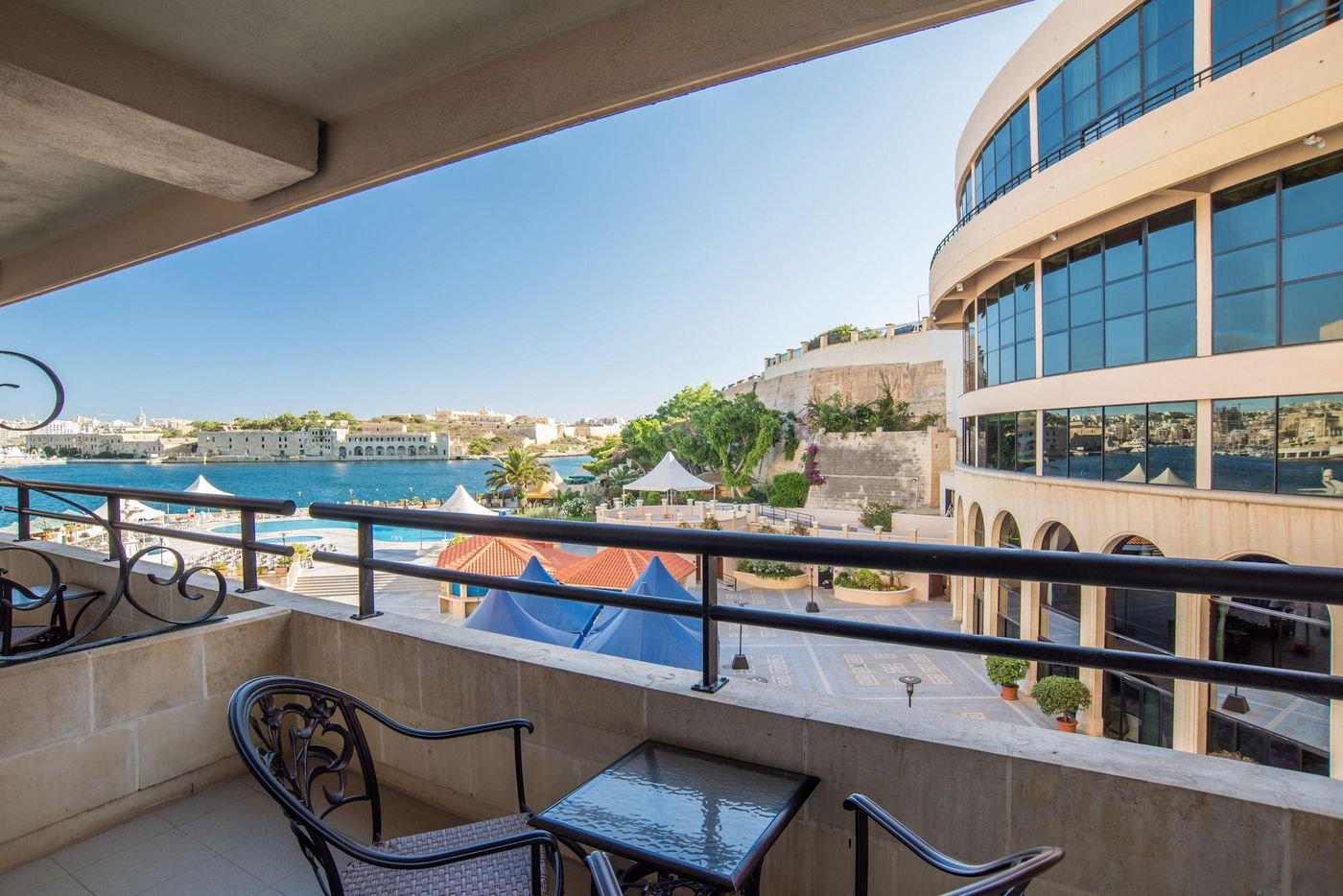 Excelsior-Grand-Hotel-Room-12