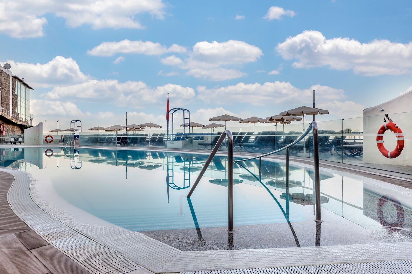 Club-Cala-Blanca-Pool-4