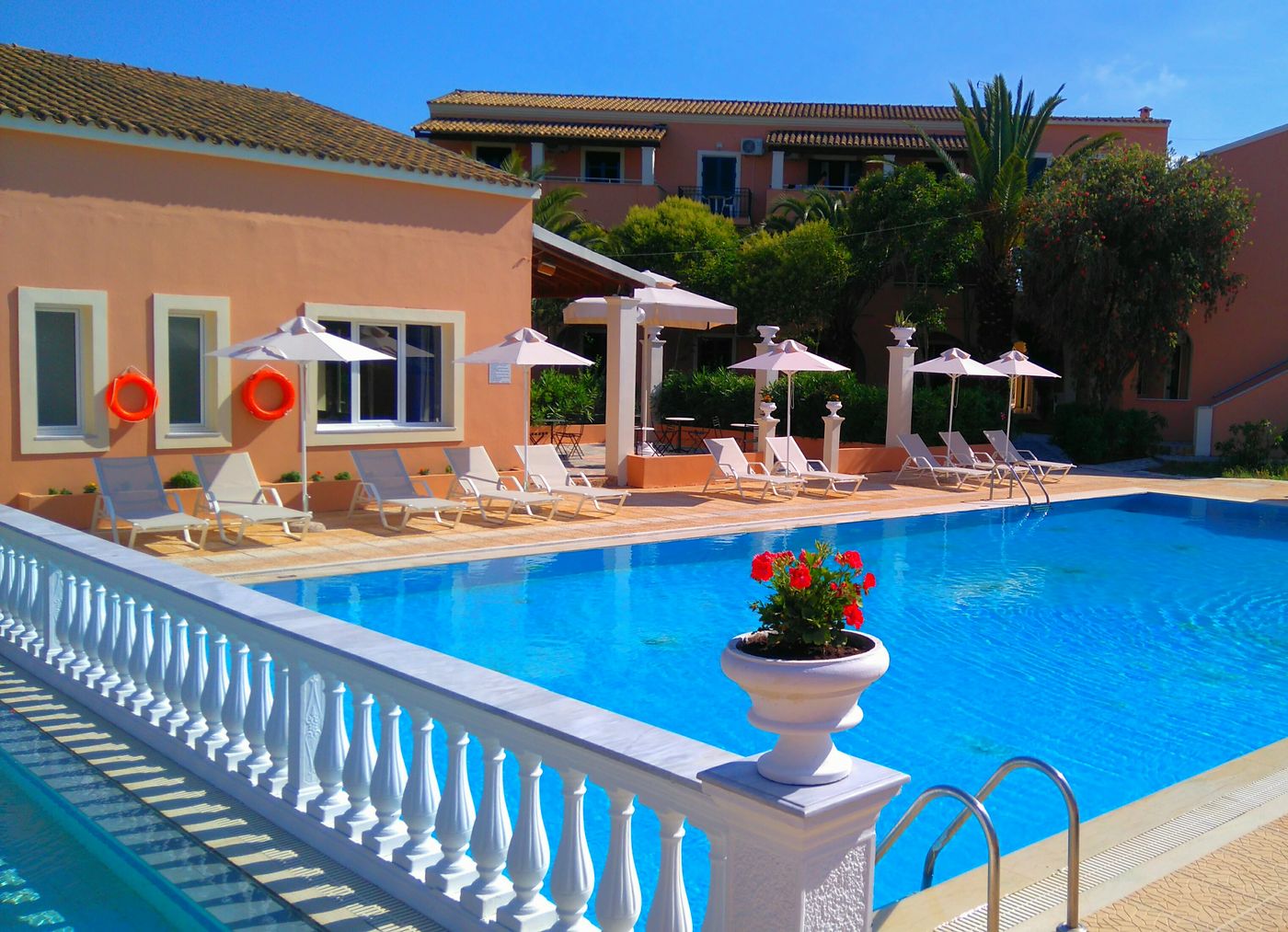 Domenico-Hotel-Pool-3