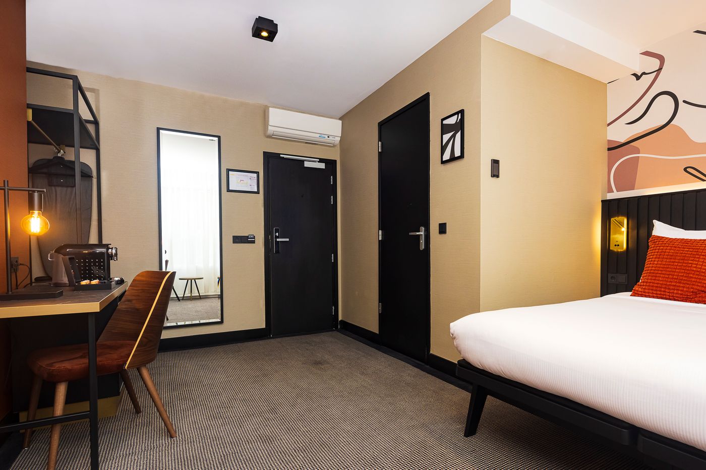 Huygens-Place-Room-21