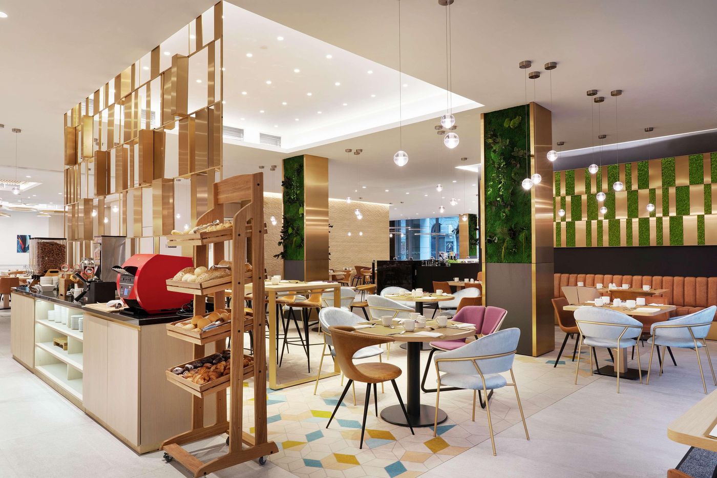 Hilton-Garden-Inn-Budapest-City-Centre-Restaurant-14