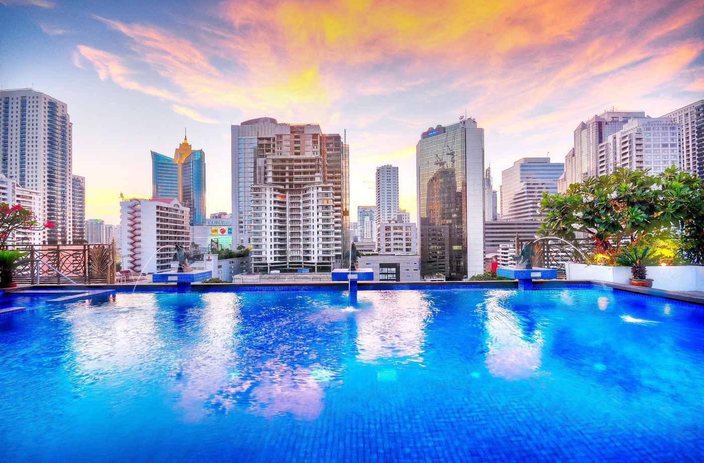 Admiral-Premier-Sukhumvit--SHA-Plus----Pool-1