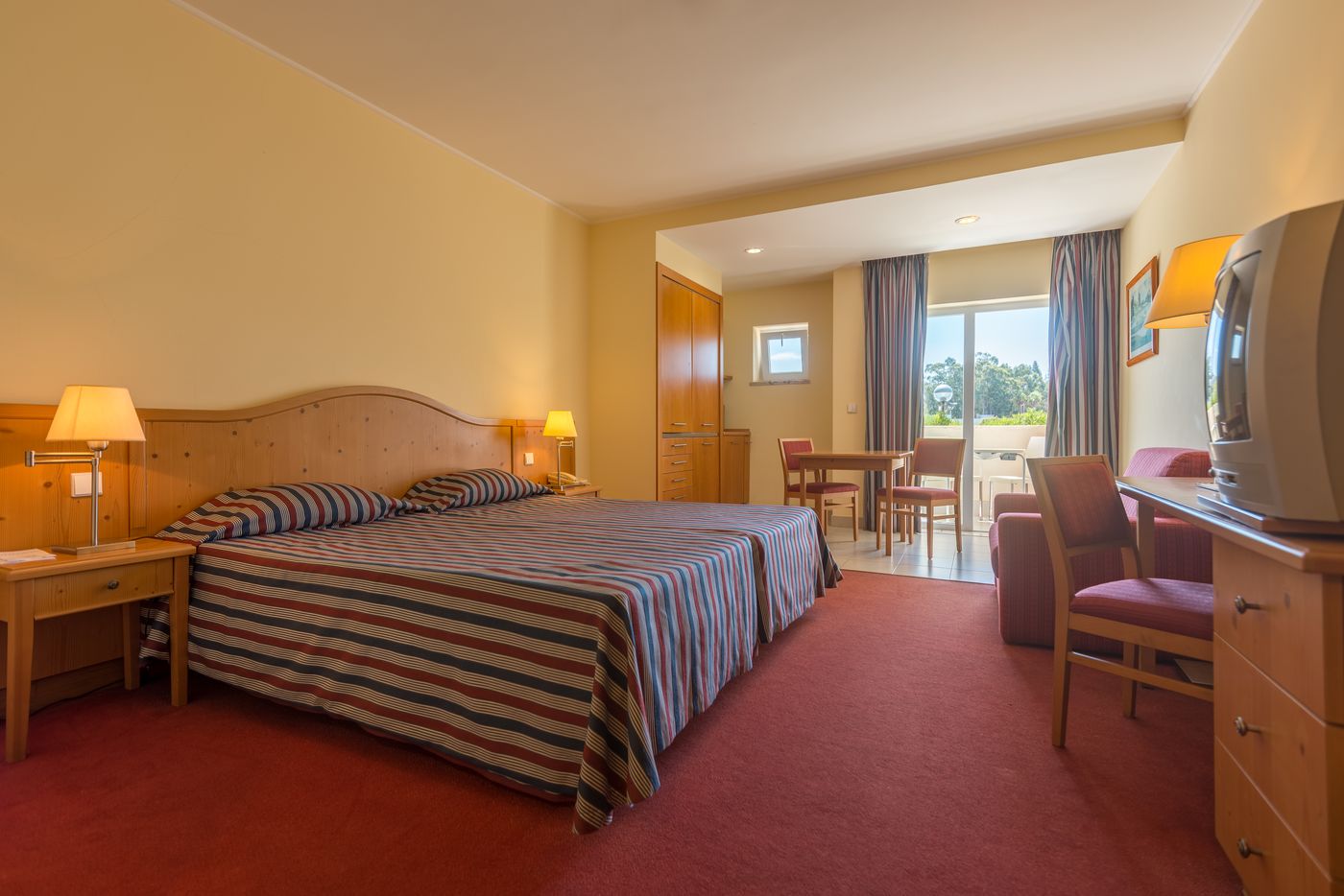 Amazonia-Palmela-Room-4