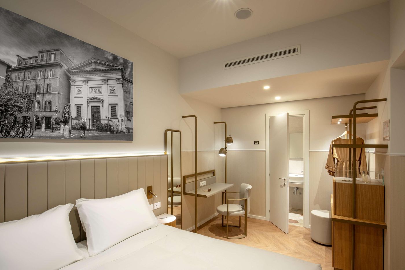 Cosmopolita-Hotel-Rome--Tapestry-Collection-by-Hil-Room-28