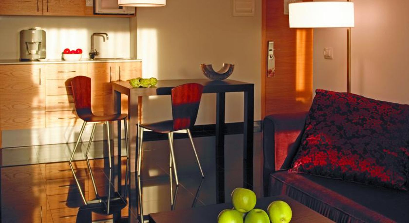 Hesperia Fira Suites-Barcelona