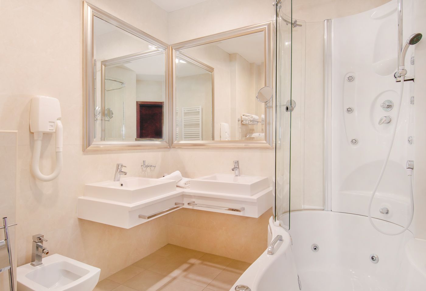 President-Solin-Room-34