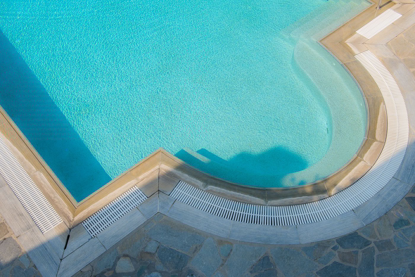 Vienoula-s-Garden-Pool-9