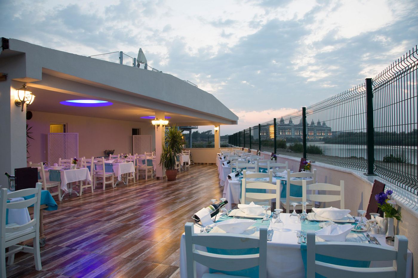 Water-Side-Resort-and-Spa-Restaurant-85