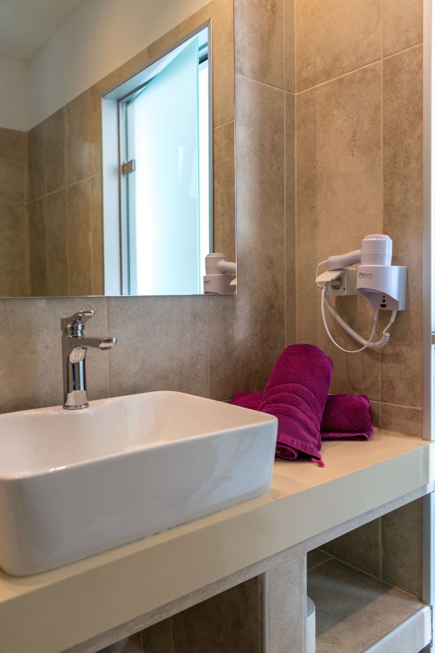 Stamos-Hotel-Room-43