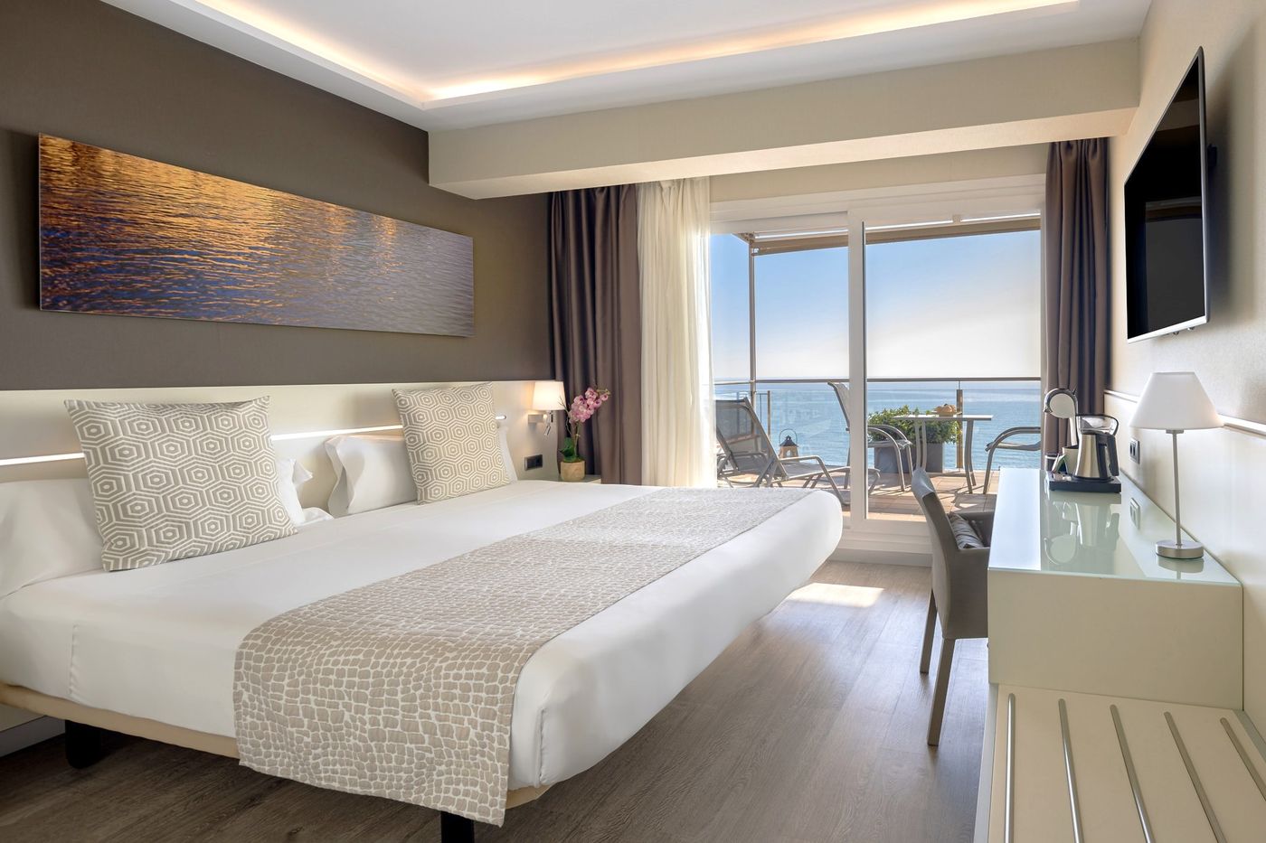 Calipolis-Hotel-Room-28