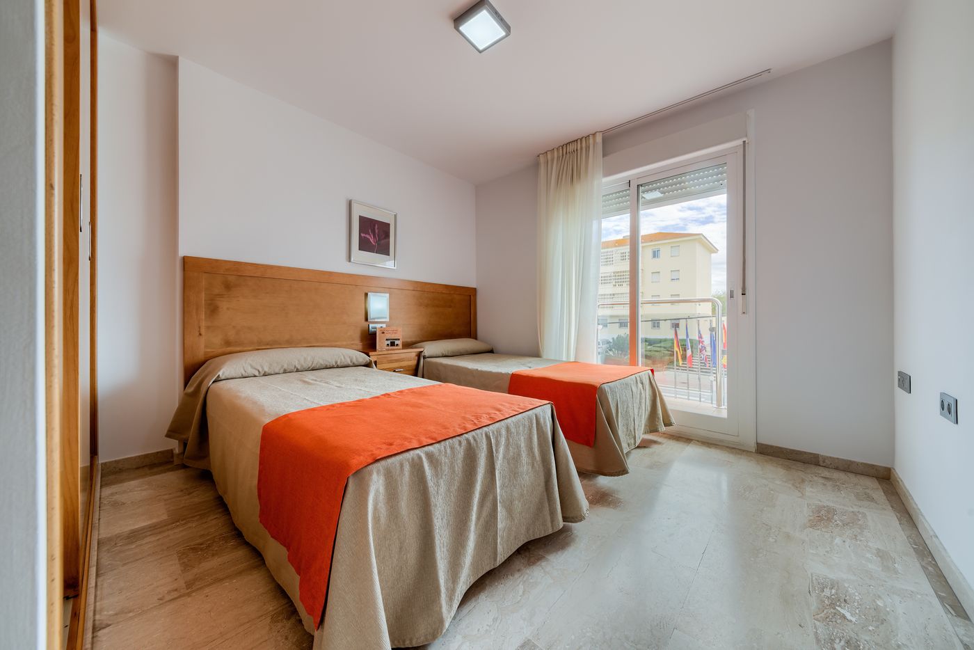 Loto-Conil-Apartamentos-Room-17