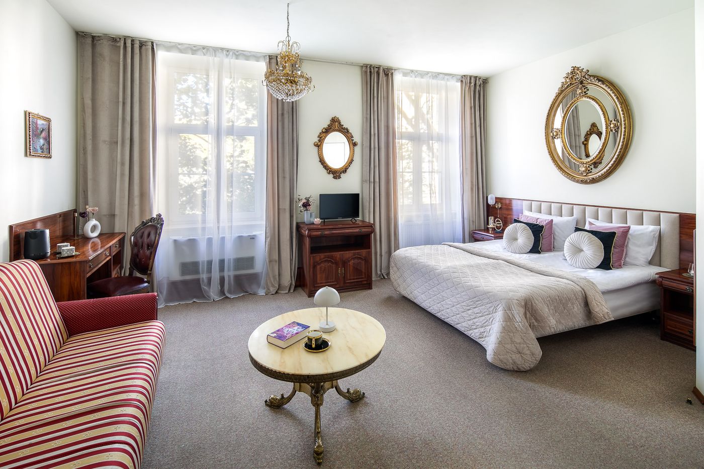 Old-Time-Aparthotel-Room-4