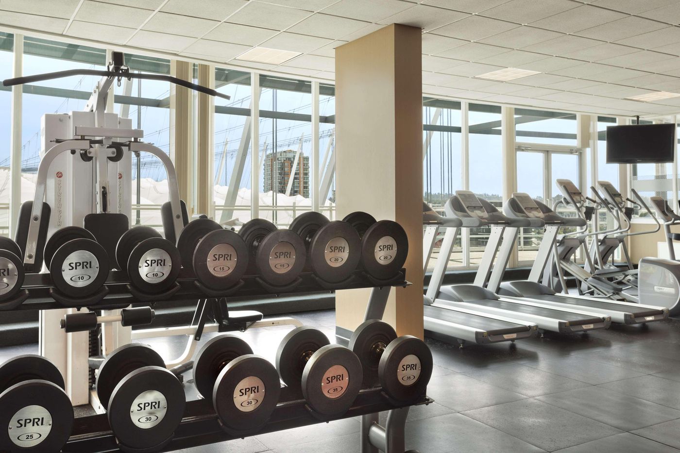 Hampton-Inn---Suites-By-Hilton-Vancouver-Downtown-Sports-and-Entertainment-47