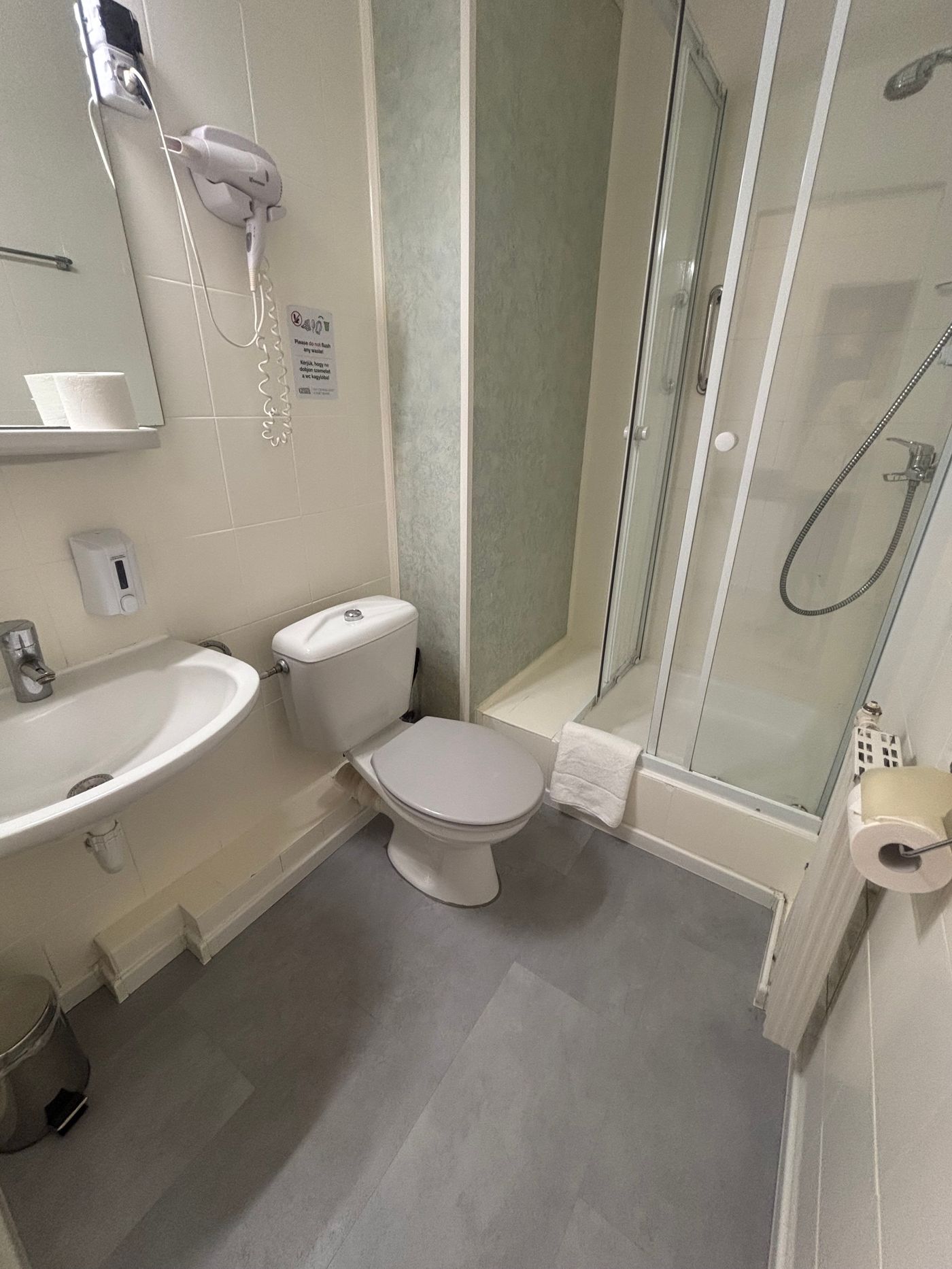 Gloria-Budapest-City-Center-Room-44