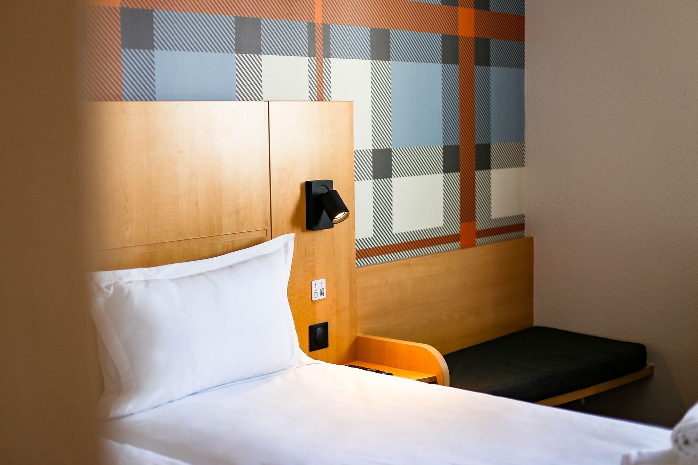 easyHotel-Nice-Palais-de-Congres-Room-23