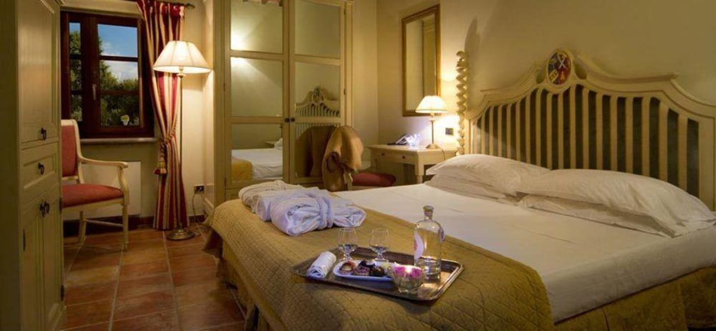 Castello-di-Leonina-Room-14