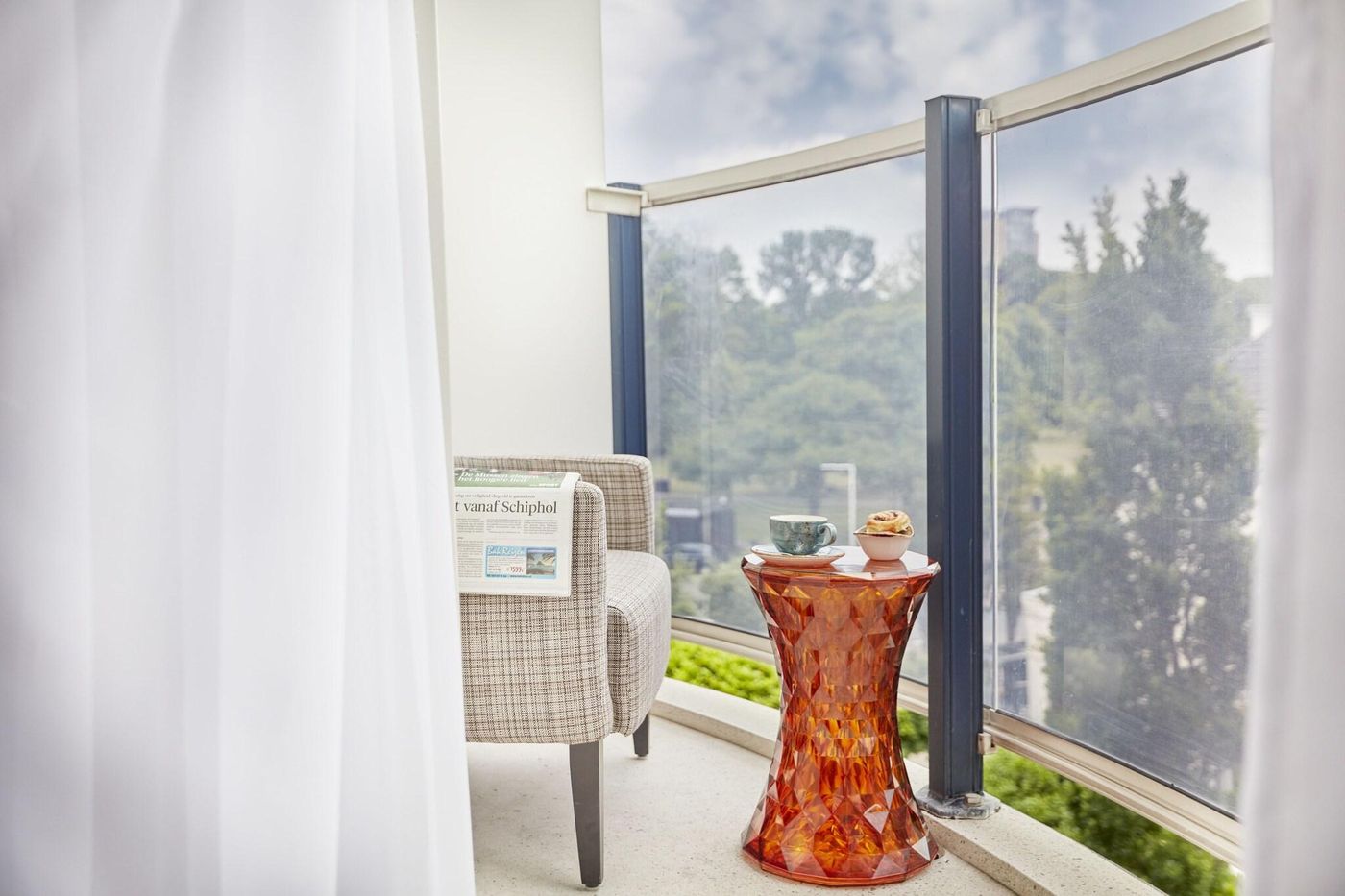 Carlton-Square-Room-40