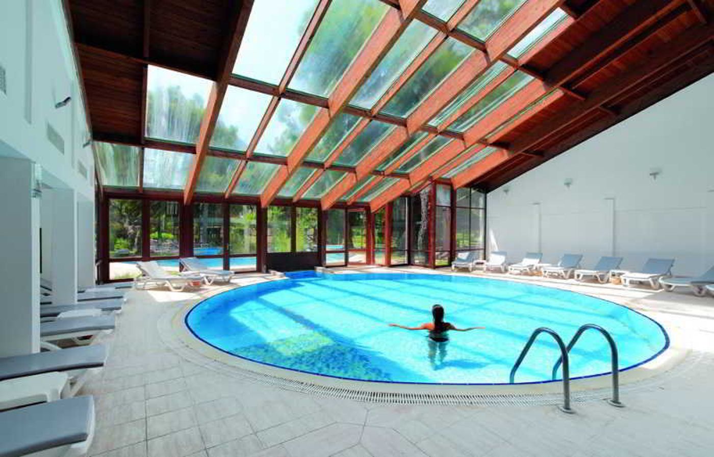 Majesty-Club-La-Mer-Art-Pool-19