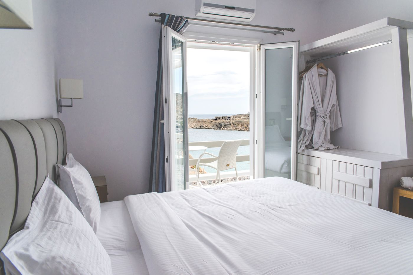 Super-Paradise-Hotel-Room-16